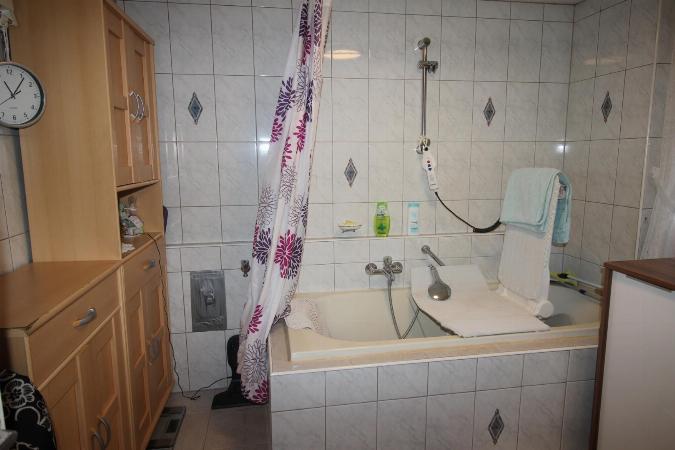 Badezimmer mit Tageslicht